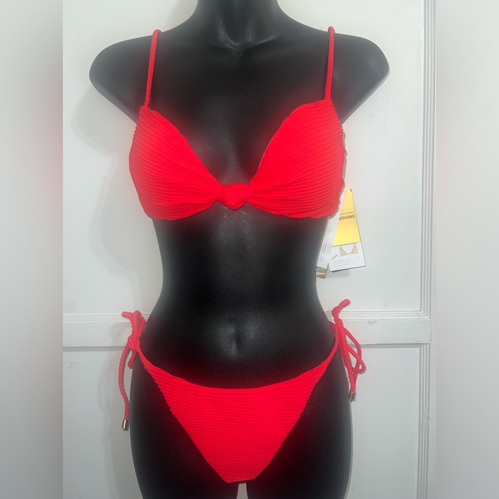 Nwt VIX Paula Hermanny women's bikini swimsuit. Size Medium